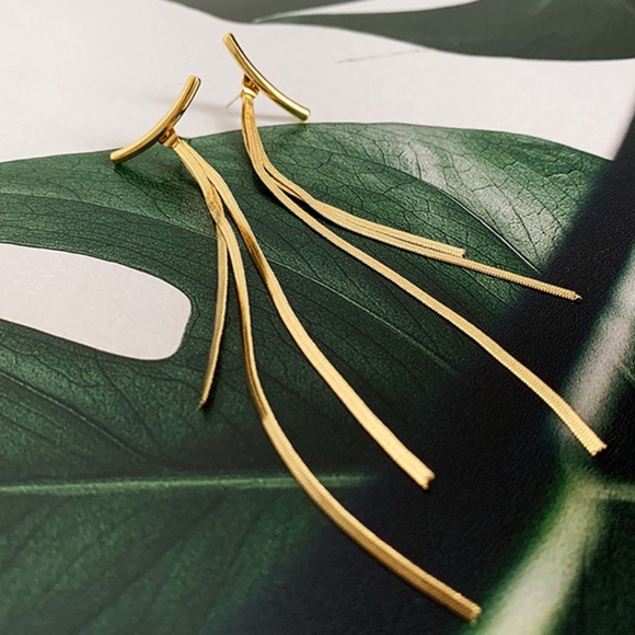 NEW 18K GOLD BAR LONG TASSEL ARC EARRINGS - Picture 4 of 6